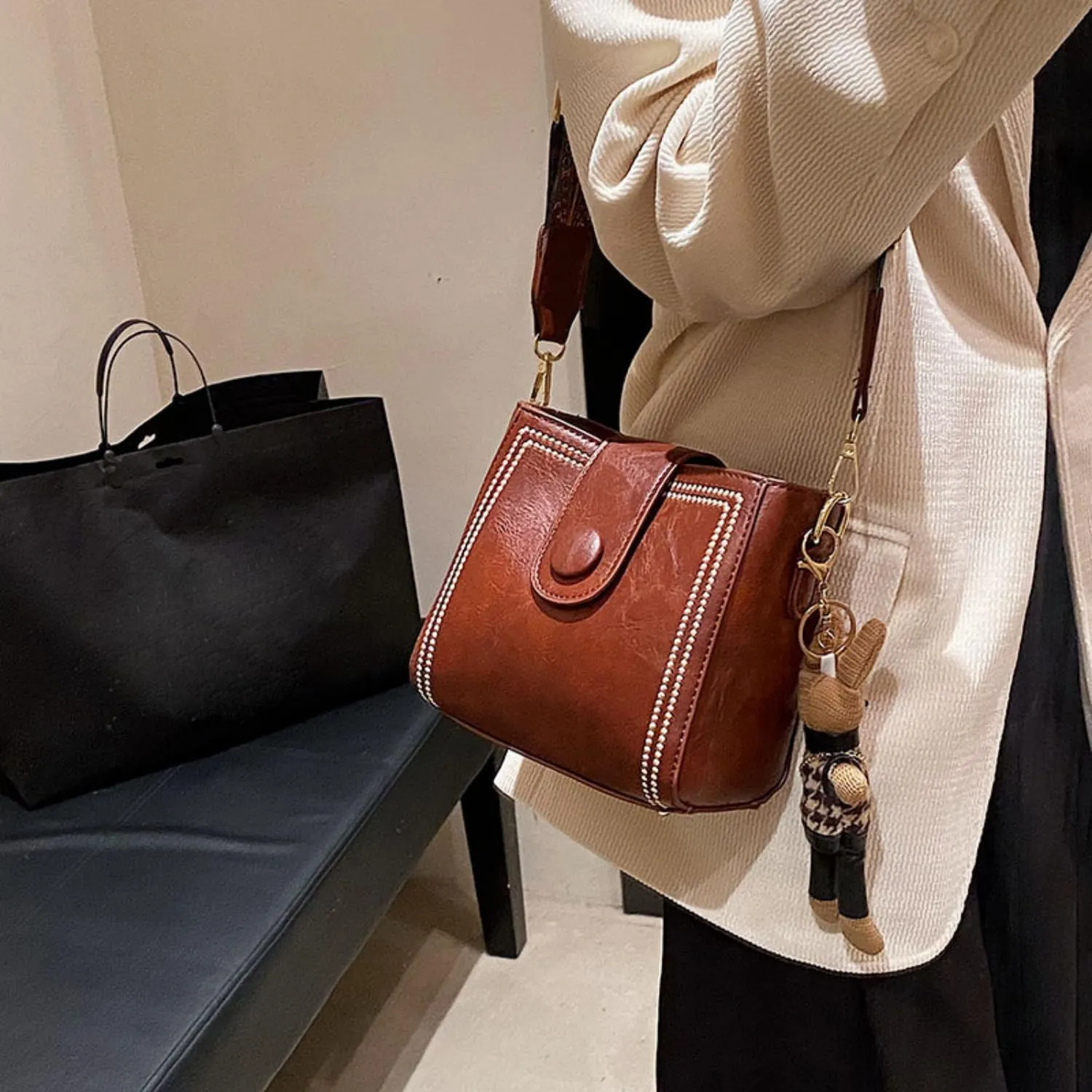 Bootara Bucket Bag with Adjustable Wider Shoulder Strap, Bootara Women's Vintage Bunny Charm Bucket Bag