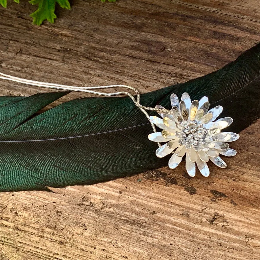 Daisy necklace. Sterling silver.