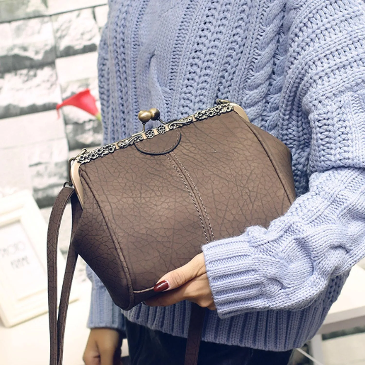 Kiss Lock Handbag Purse for Women Retro PU Leather Tote Small Satchel Shoulder Bag