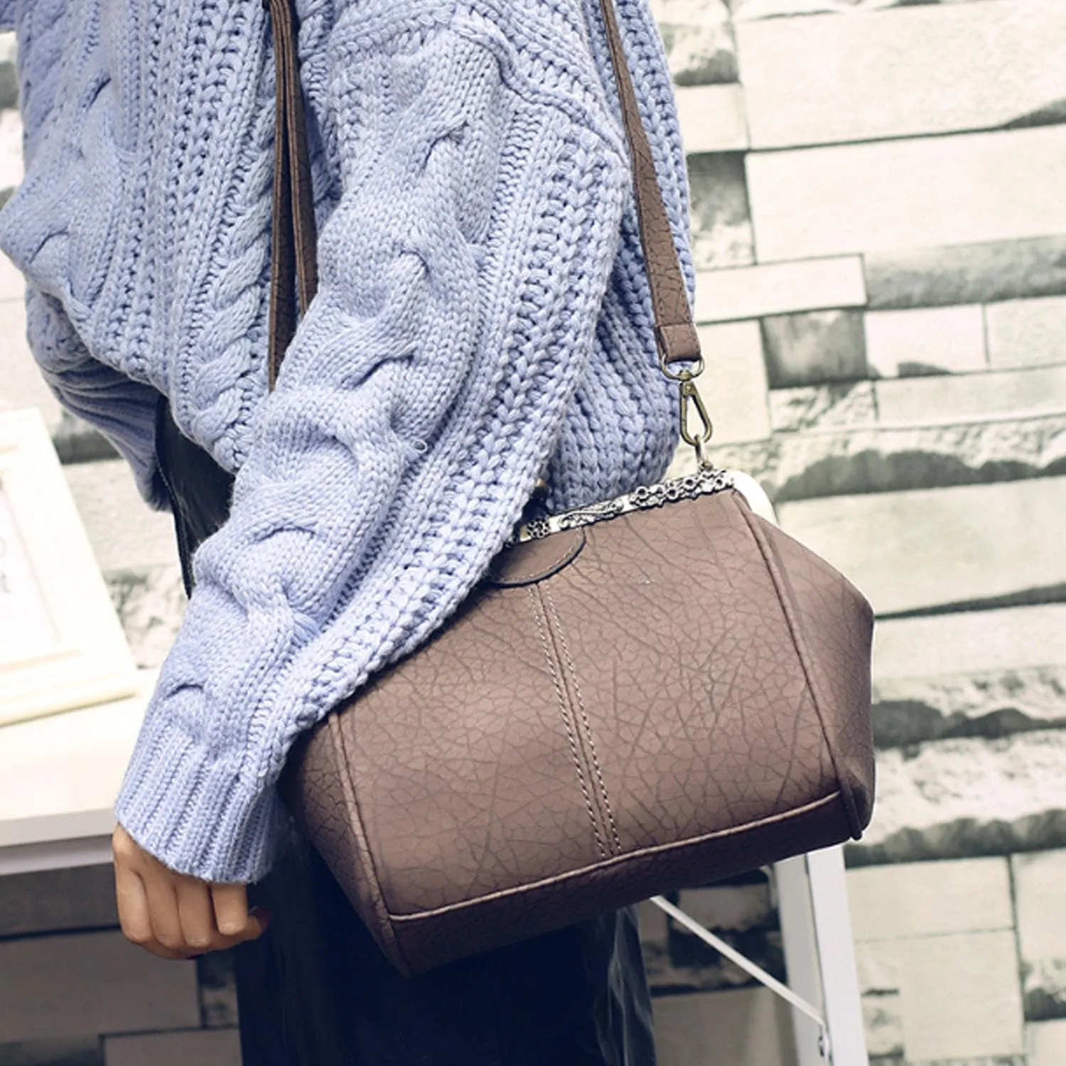 Kiss Lock Handbag Purse for Women Retro PU Leather Tote Small Satchel Shoulder Bag