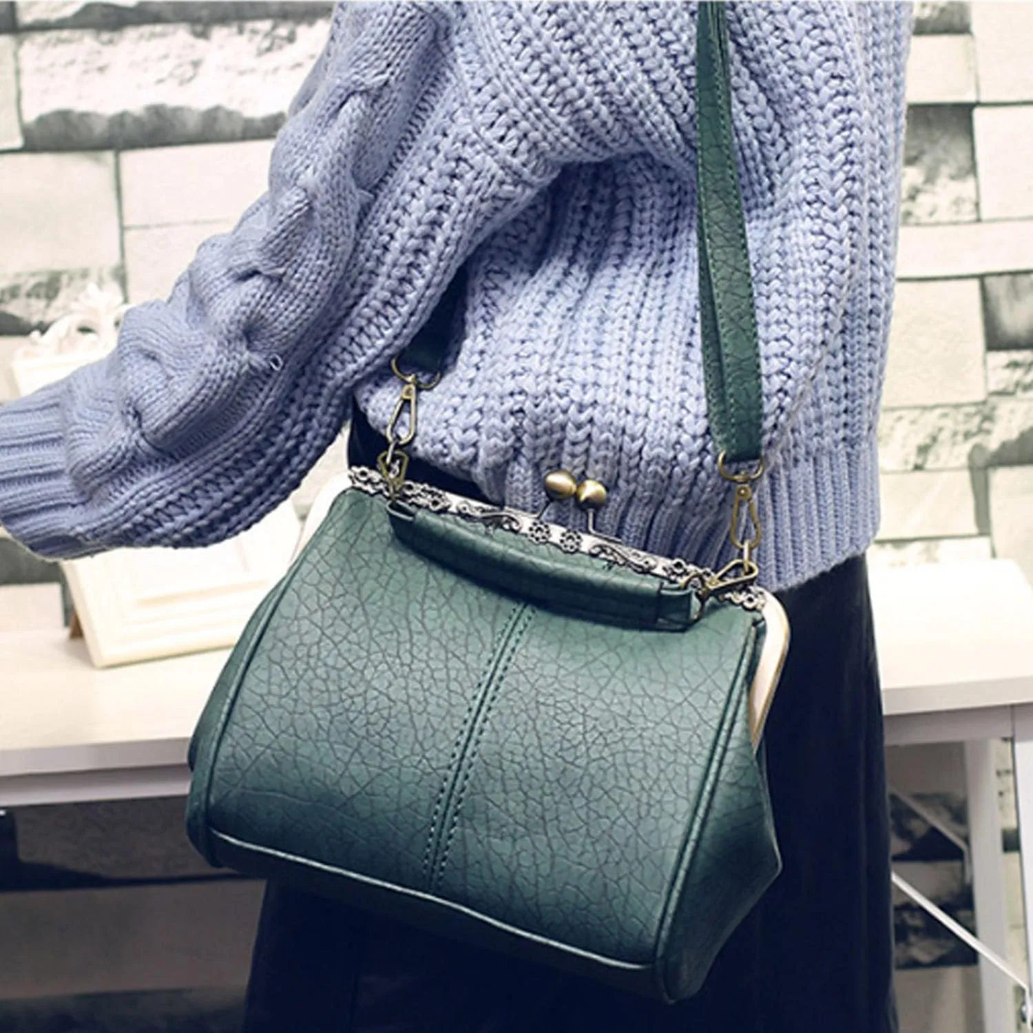 Kiss Lock Handbag Purse for Women Retro PU Leather Tote Small Satchel Shoulder Bag